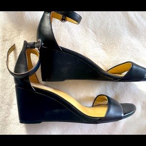 Naturalizer size 10.  Great dressy strapped  wedge shoes. Worn once from Macy’s